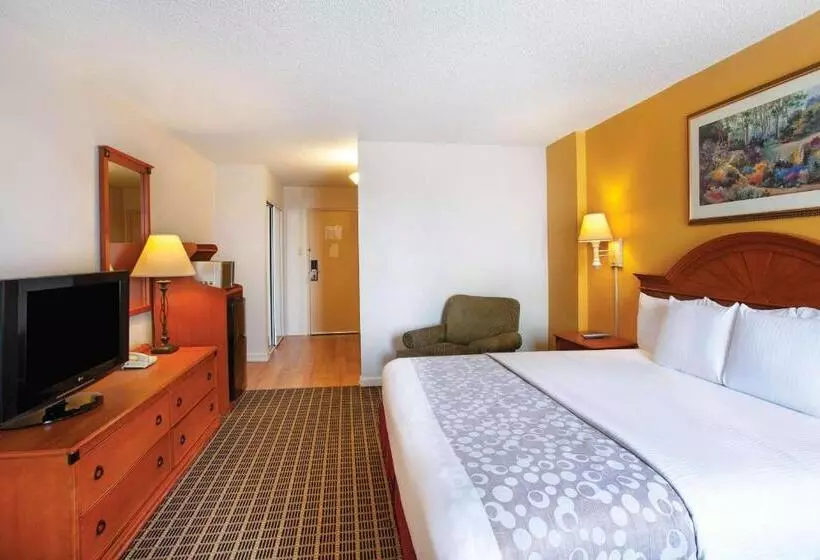 身障者適用キングサイズベッドルーム, La Quinta Inn By Wyndham Orlando International Drive North
