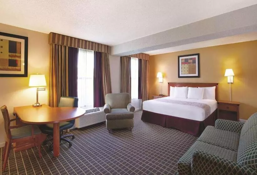 キングサイズベッドのデラックススイート, La Quinta Inn By Wyndham Orlando International Drive North