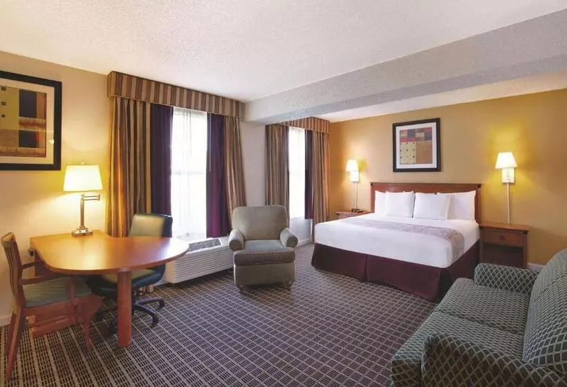 キングサイズベッドのデラックススイート, La Quinta Inn By Wyndham Orlando International Drive North