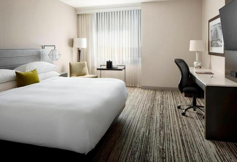 חדר סטנדרט עם מיטת קינג, Marriott Cincinnati Airport
