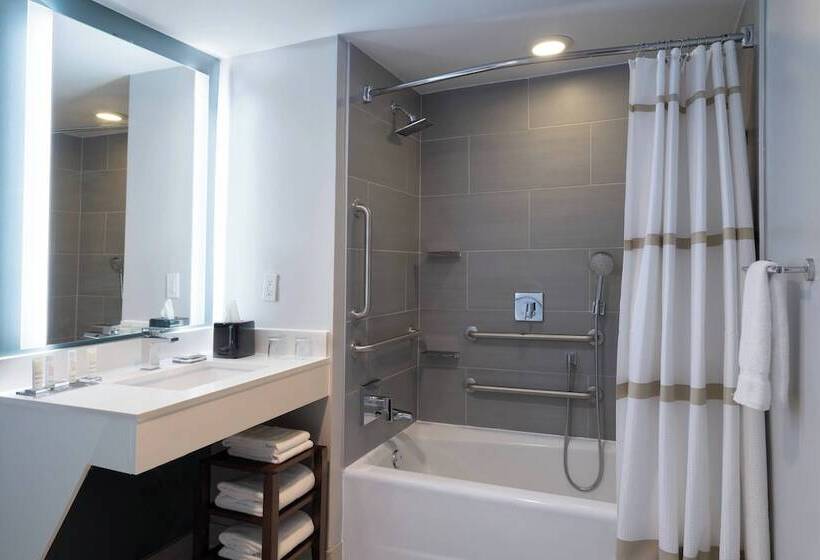 ２ダブルベッドのスタンダードルーム, Marriott Greensboro Downtown