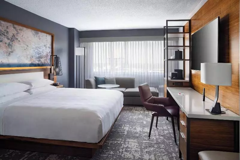 اتاق استاندارد با تخت بزرگ, Marriott Greensboro Downtown