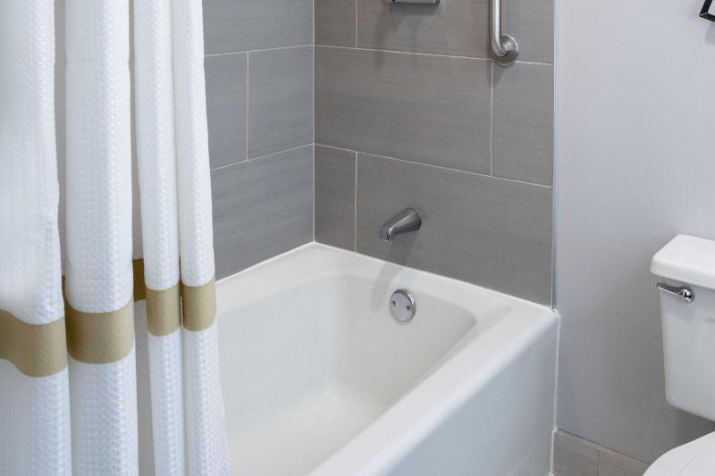 キングサイズベッドのスタンダードルーム, Marriott Greensboro Downtown