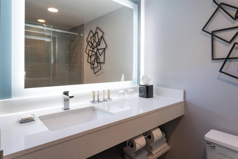 キングサイズベッドのスタンダードルーム, Marriott Greensboro Downtown