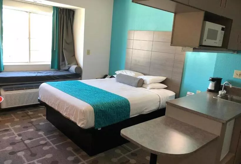 استودیوی استاندارد, Red Lion Inn & Suites Elk Grove Village