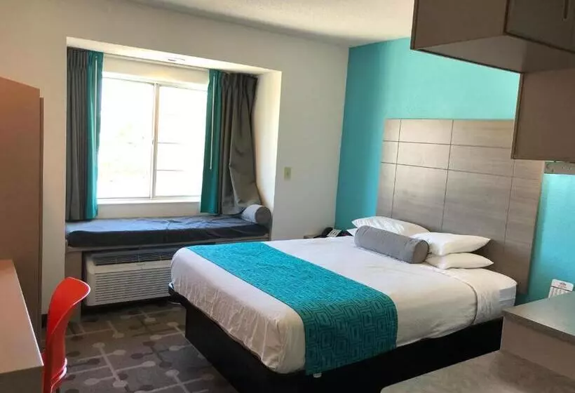 استودیوی استاندارد, Red Lion Inn & Suites Elk Grove Village