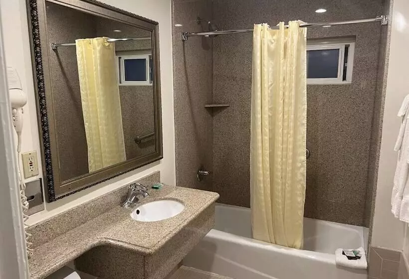 سوییت خانوادگی, Redondo Inn And Suites