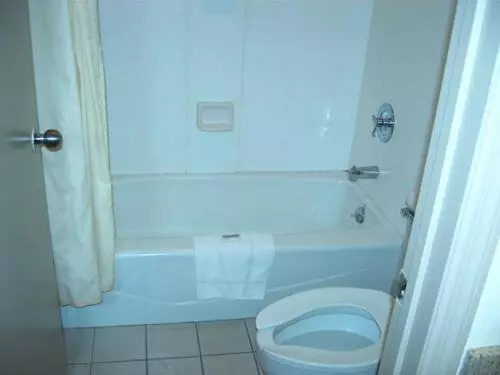 キングサイズベッドのスタンダードルーム, Travelers Inn & Suites