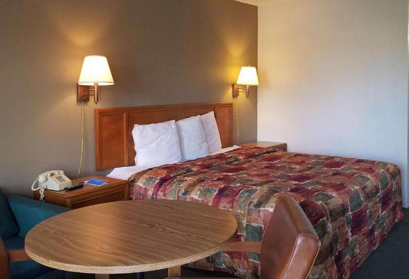 キングサイズベッドのスタンダードルーム, Travelers Inn & Suites