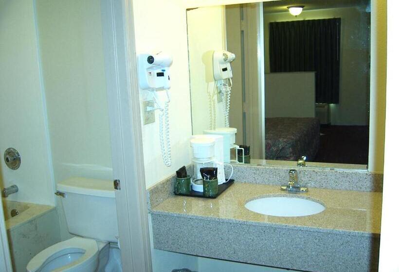 キングサイズベッドのスイートルーム, Travelers Inn & Suites