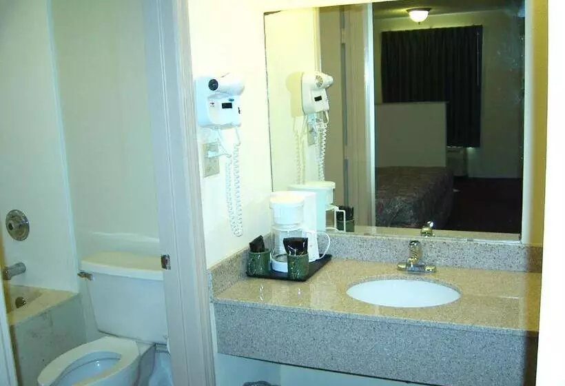 キングサイズベッドのスイートルーム, Travelers Inn & Suites