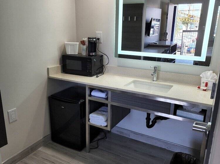 غرفه قياسيه سريرين مزدوجين, Travelodge Inn & Suites By Wyndham Fullerton