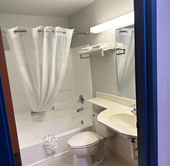 Номер Стандарт, Microtel Inn & Suites By Wyndham Gallup   Pet Friendly