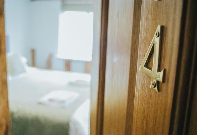 디럭스 룸, The Kings Head