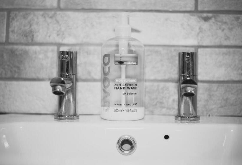 패밀리 스위트, The Kings Head