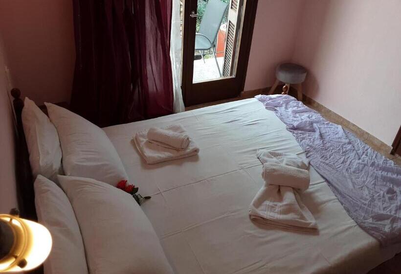 اتاق استاندارد با چشم‌انداز کوهستان, Poseidon Rooms
