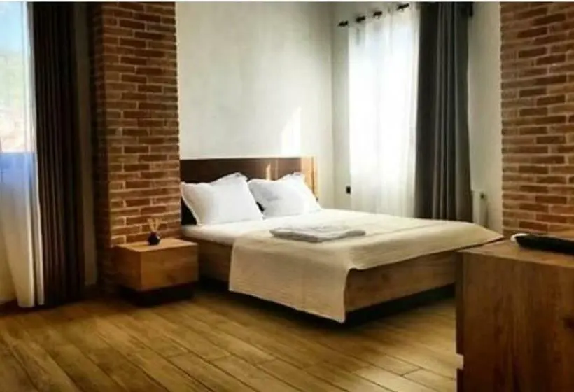 اتاق راحتی سه تخته, Vila Ilo