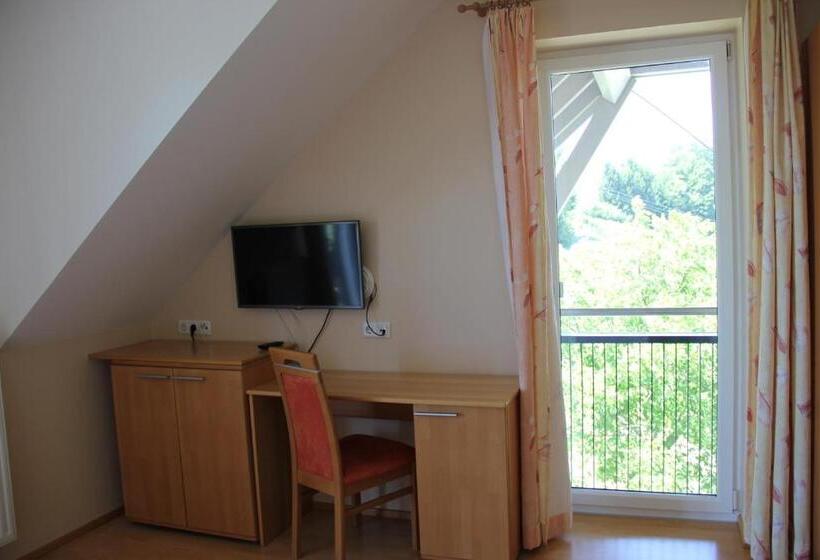 Номер Стандарт с Балконом, Zweytick Gästezimmer Weingut