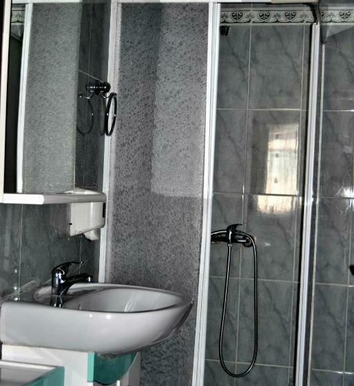 패밀리 룸, Pensiunea Cassandra