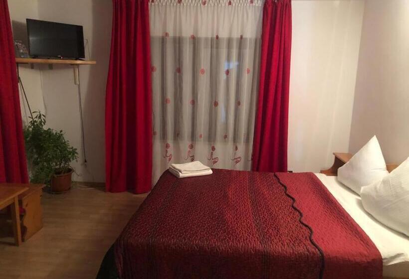 패밀리 룸, Pensiunea Cassandra