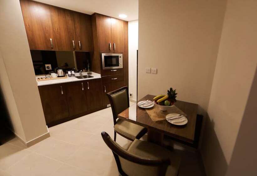 سوییت جونیور, Coral Tower Hotel By Hansa