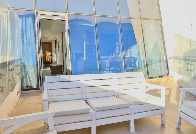 سوییت اجرایی, Coral Tower Hotel By Hansa