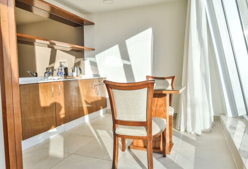 سوییت اجرایی, Coral Tower Hotel By Hansa