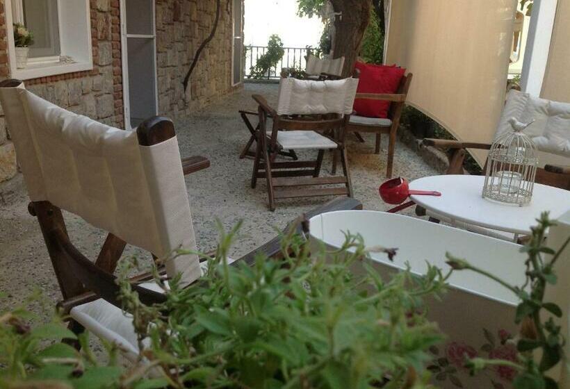 庭の見えるシングルルーム, Losta Sahil Evi 2