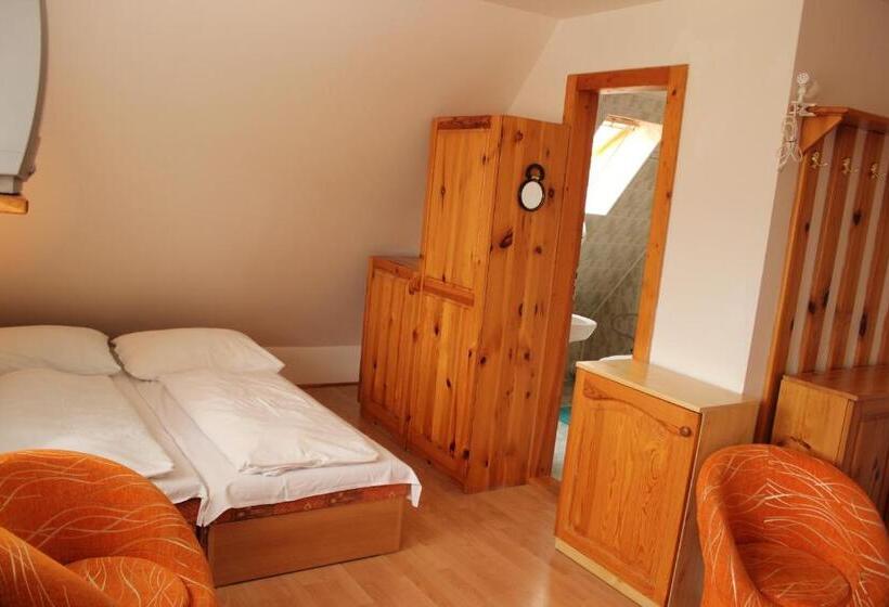 غرفة قياسية رباعية, Penzión U Johna