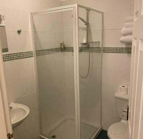 スタンダードトリプルルーム, Rossdene House