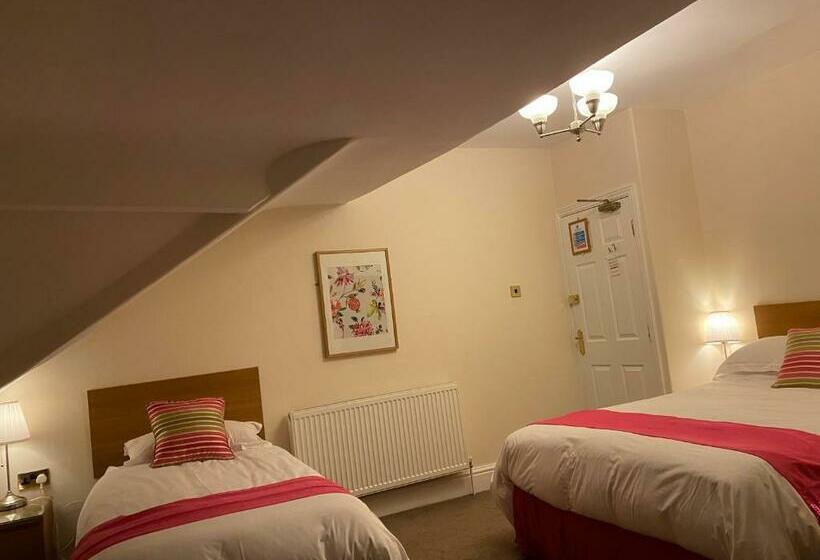 スタンダードトリプルルーム, Rossdene House