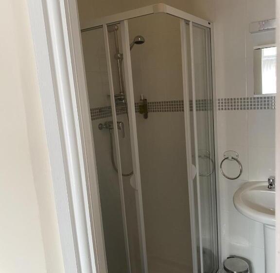 シングルベーシックルーム, Rossdene House