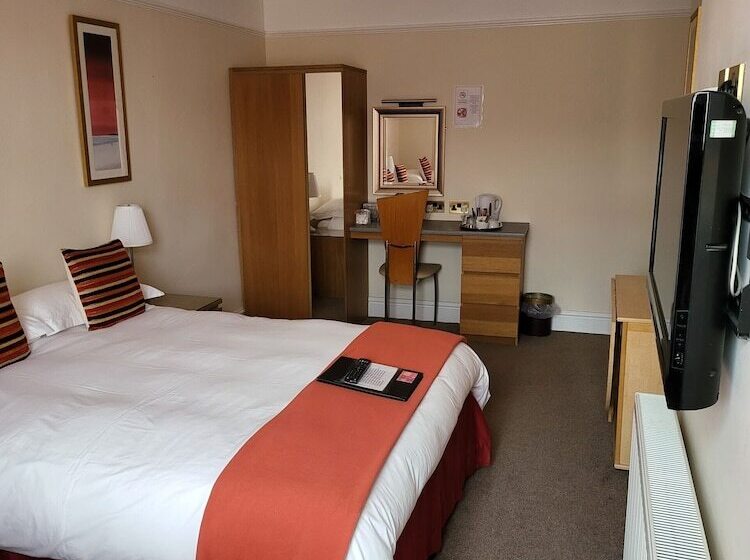 デラックストリプルルーム, Rossdene House