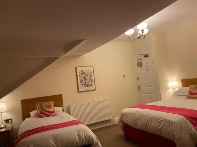 スタンダードトリプルルーム, Rossdene House