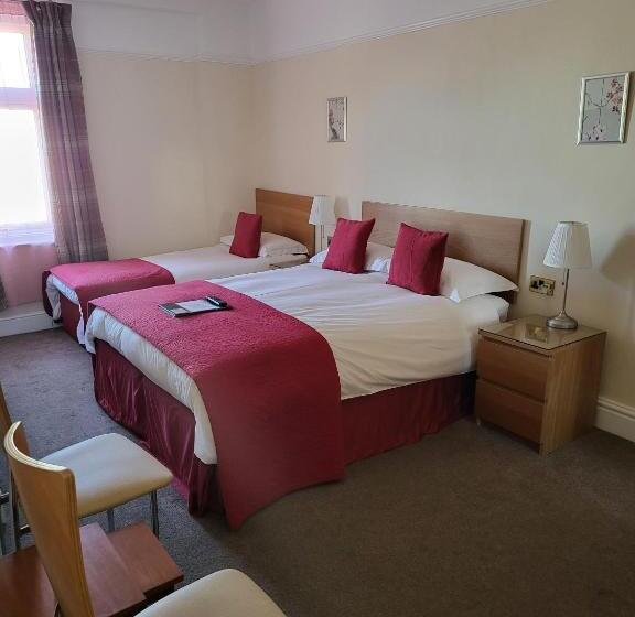 デラックストリプルルーム, Rossdene House