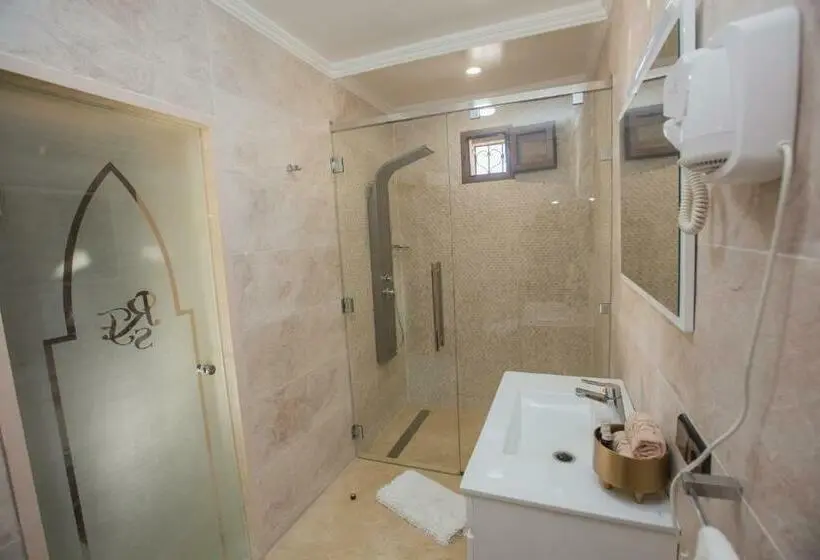 سوییت جونیور لوکس, Riad Sebti Fes