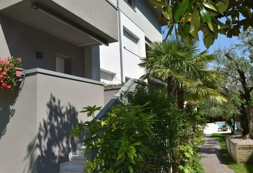 استودیوی استاندارد, Villa Dina