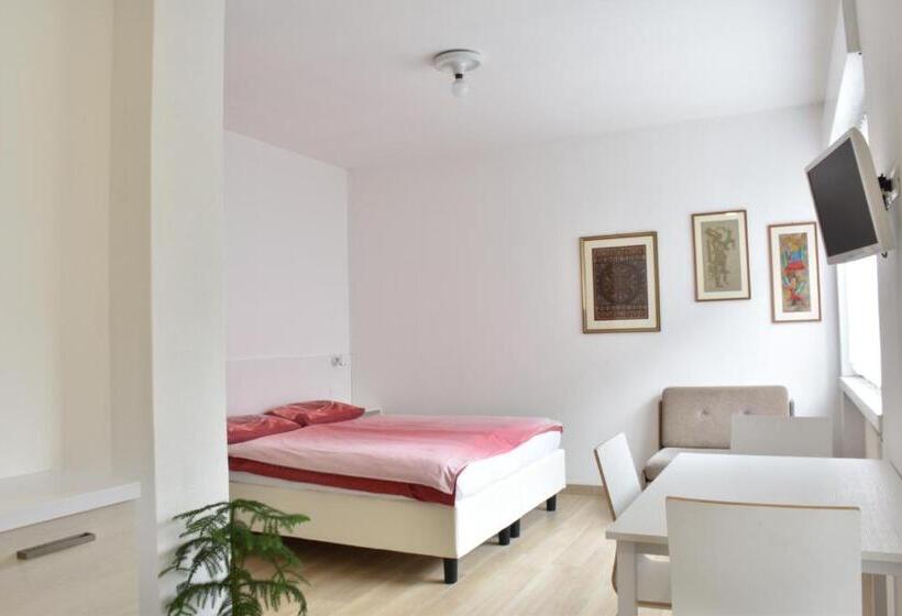 标准工作室, Villa Dina