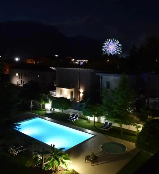 آپارتمان 1 خوابه, Villa Dina