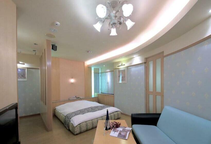 Номер Стандарт, Mio City