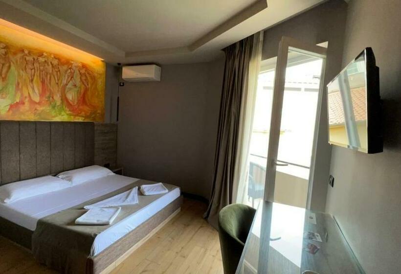 Deluxe Room, Vivi La Vita