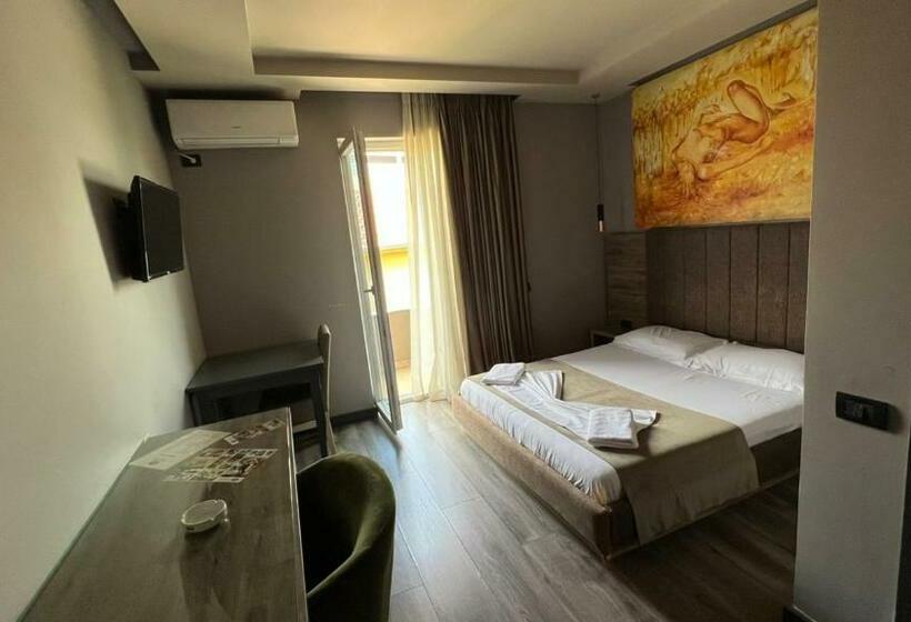 Deluxe Room, Vivi La Vita