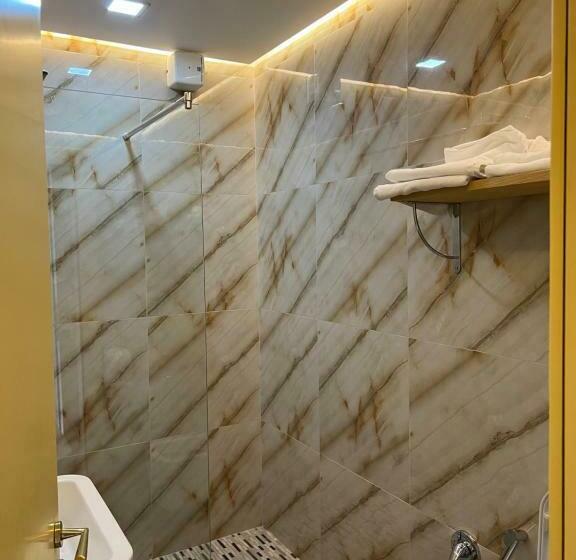 Deluxe Room, Vivi La Vita