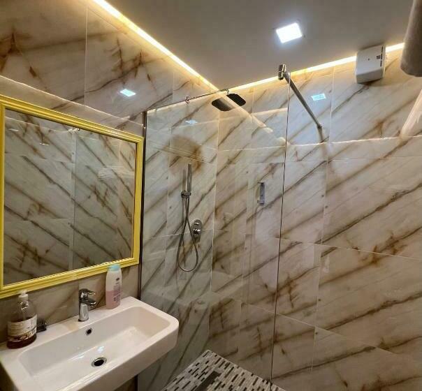 Deluxe Room, Vivi La Vita