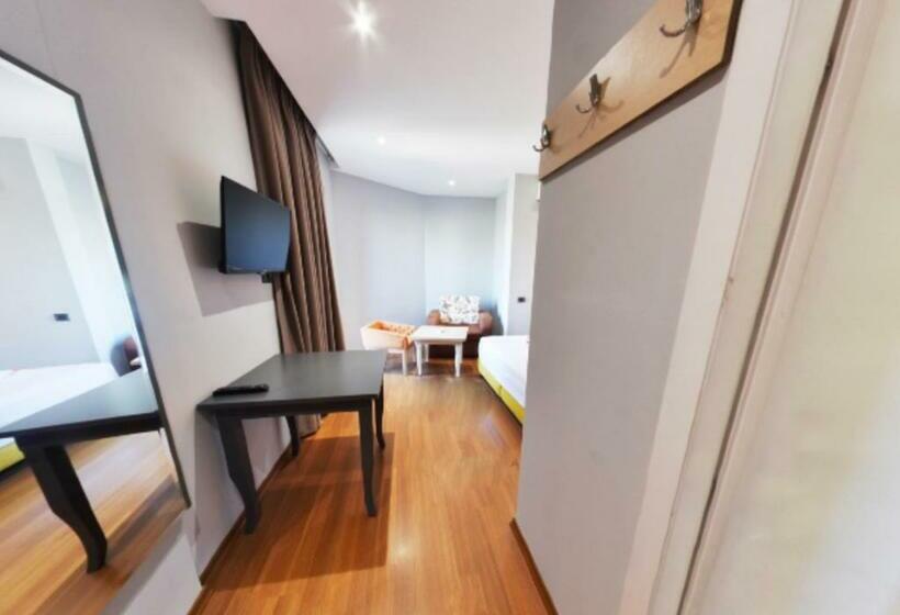 Standard Room, Vivi La Vita