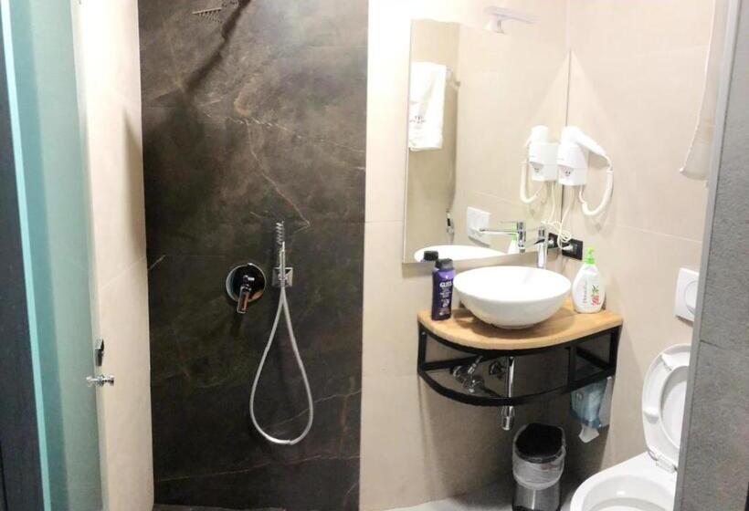 Standard Room, Vivi La Vita