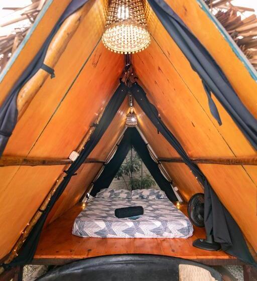 بنجلو قياسى, Back To The Beach Hostel Pipa