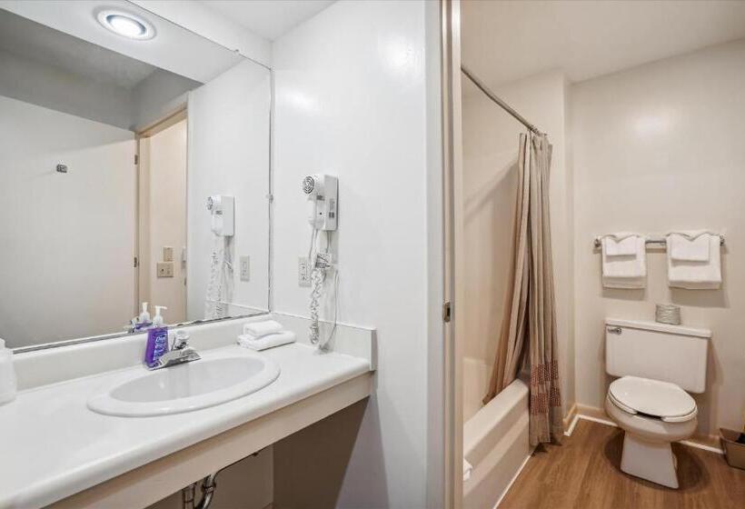 اتاق استاندارد, Cedarbrook Standard Hotel Room 105