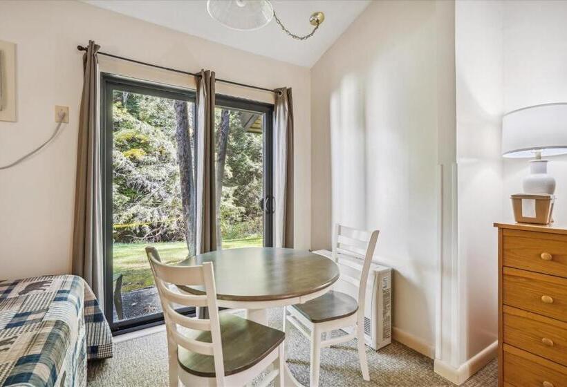 اتاق استاندارد, Cedarbrook Standard Hotel Room 105