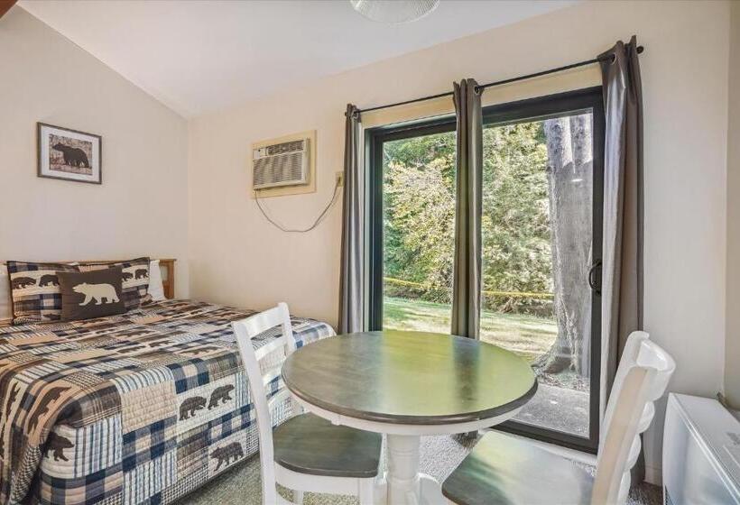 اتاق استاندارد, Cedarbrook Standard Hotel Room 105